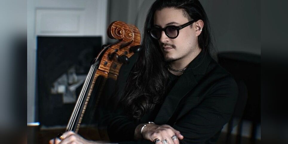 Santiago Cañón-Valencia, cello promotional image