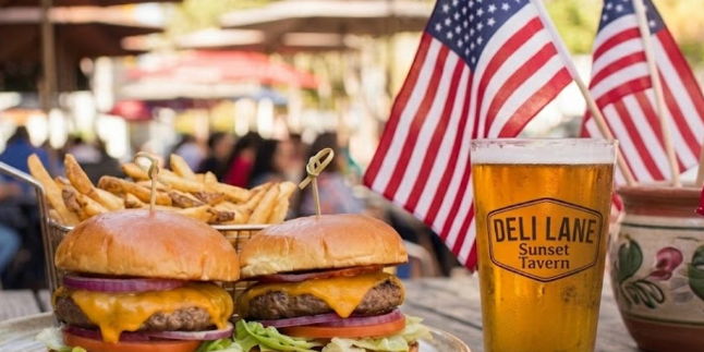 Stars, Stripes & SoMi Love at Deli Lane Café promotional image